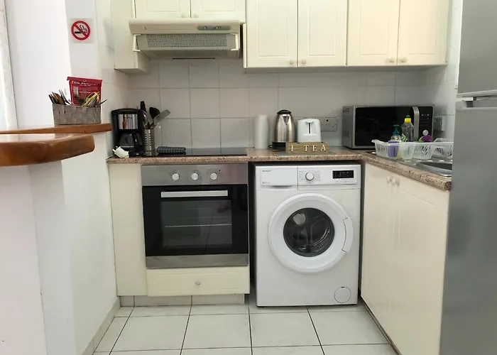 Stylish 1 Bedroom Apartment In Limnaria Gardens