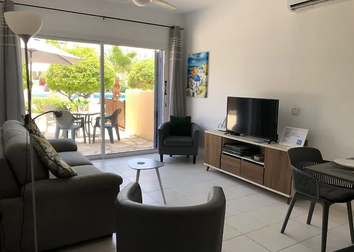 Stylish 1 Bedroom Apartment In Limnaria Gardens