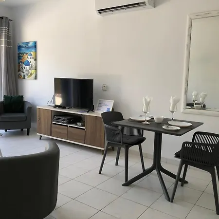 Stylish 1 Bedroom Apartment In Limnaria Gardens Paphos Exterior photo