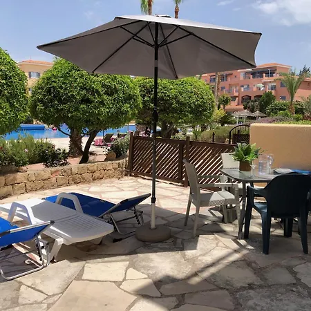 Stylish 1 Bedroom Apartment In Limnaria Gardens Paphos Exterior photo