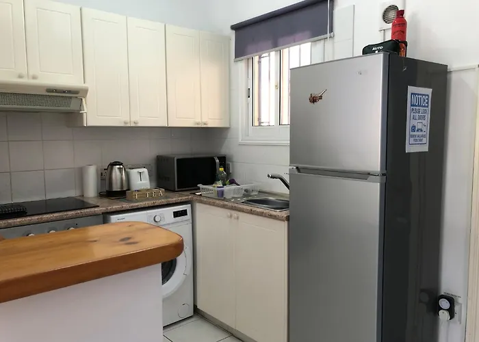Stylish 1 Bedroom Apartment In Limnaria Gardens